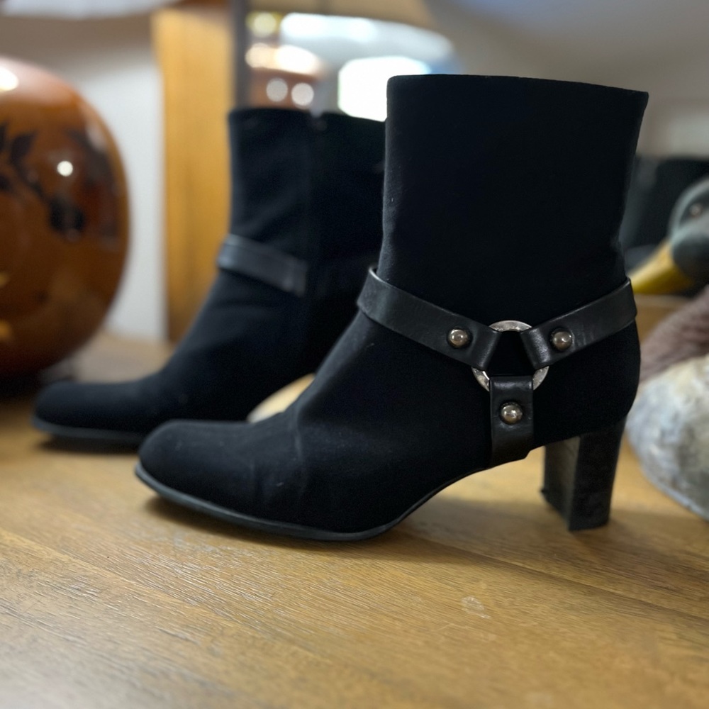 STUART Weitzman vintage Goretex Boots with Heel and zipper Size 6
